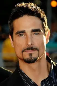 Kevin Richardson como: Burt