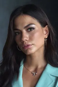 Demet Özdemir como: Lale Yenilmez Sarıhan