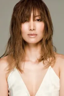 Valerie Chow como: Michelle Lau