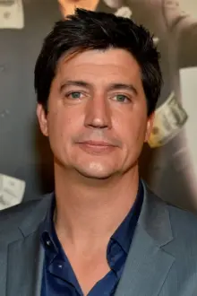 Ken Marino como: Victor Pulak