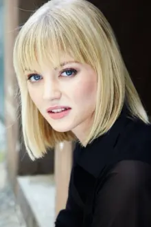 Cariba Heine como: Caroline Byrne