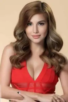 Nathalie Hart como: Tasha