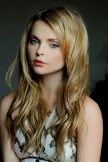 Izabella Miko como: Sara Johnson