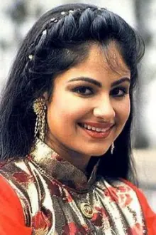 Ayesha Jhulka como: Rashmi S. Khanna
