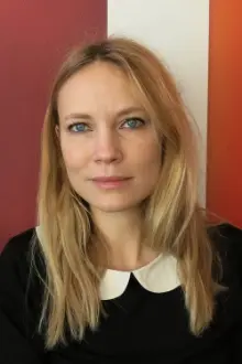 Moa Gammel como: Eva Thörnblad
