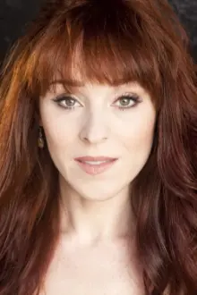 Ruth Connell como: Olga