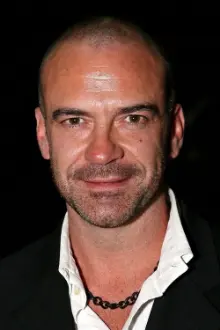 Alan van Sprang como: Mitchell Stone