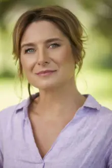 Libby Tanner como: Bronwyn Craig