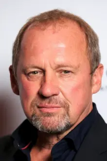 Peter Firth como: 1st Officer Roald Jensen