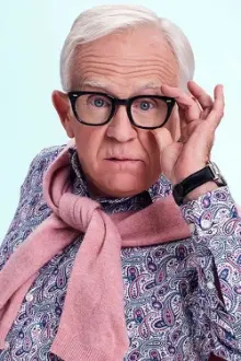 Leslie Jordan como: Padre