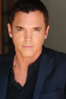 Nicholas Lea como: Victor Mansfield