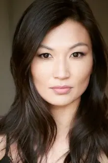 Michelle Krusiec como: Dr. Chen