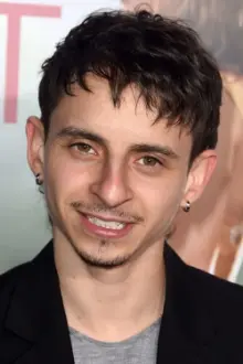 Moisés Arias como: Junior