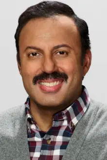 Rizwan Manji como: Mo