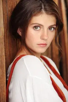 Emily Bader como: Teressa