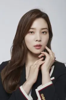 Yoon So-hee como: Young Hee-jin