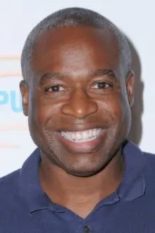 Phill Lewis como: Dave