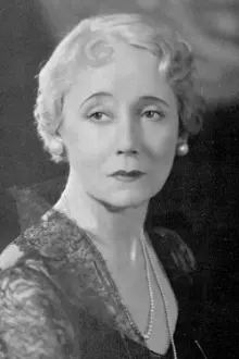 Helen Haye como: Mrs. Hillcrist