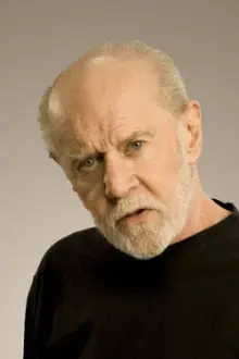 George Carlin como: Himself / Mike Holder