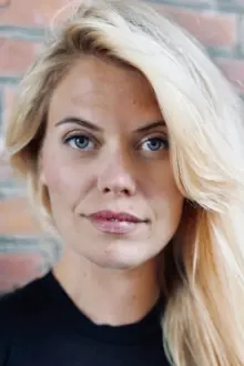 Anna Stokholm como: Holdkaptajn