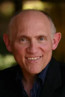 Armin Shimerman como: Gerald