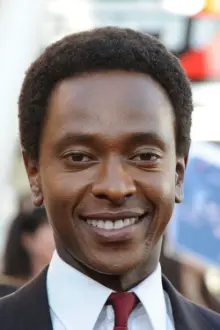 Edi Gathegi como: Dev Ayesa