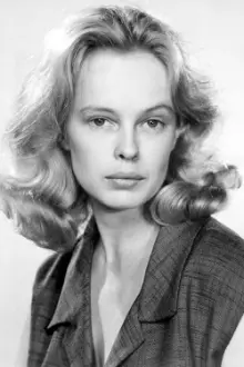 Sandy Dennis como: 