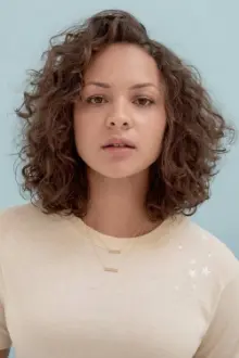 Jasmine Cephas Jones como: Beth