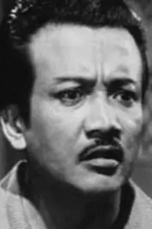 Mahmud Jun como: Datuk Jaafar Pangku K.K