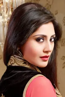 Rimi Sen como: Kartika Rai