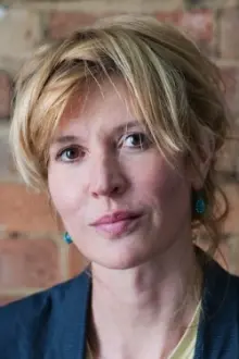 Julia Davis como: Ruth