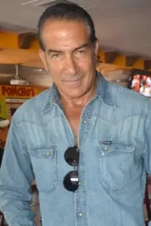 Gerardo Albarrán como: Roberto Cervantes