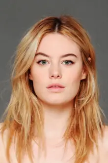 Camille Rowe como: Tina