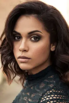 Monica Raymund como: Commander Katherine Challee