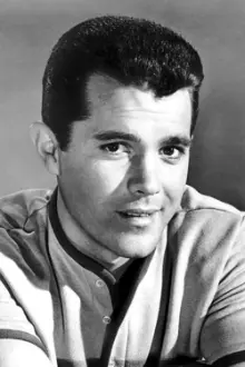 John Ashley como: Jim Farrell