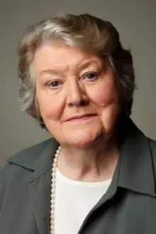 Patricia Routledge como: 