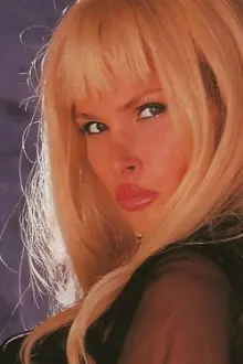 Lolo Ferrari como: Ms Vandeputte