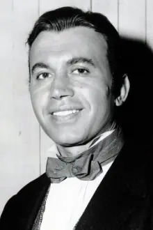 Michael Ansara como: Raul Ortega