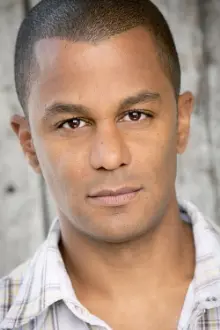 Yanic Truesdale como: Gene Donovan