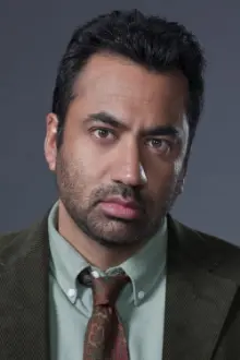 Kal Penn como: Mo