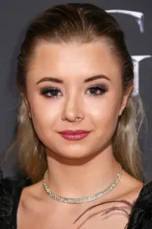 Kerry Ingram como: Becky