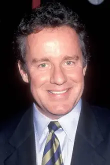 Phil Hartman como: Various (archive footage) (uncredited)