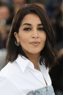 Leïla Bekhti como: Yasmine