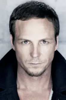 Jason Wiles como: Brad Johnson