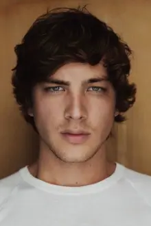 Cody Fern como: Andy Dolan