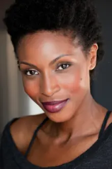 Lisa Berry como: Desiree Holt