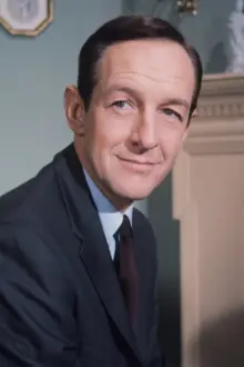 William Schallert como: Judge Shelton