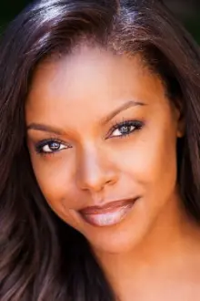 Nadine Ellis como: Farrah Hightower