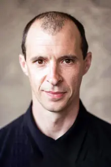 Tom Vaughan-Lawlor como: Conor