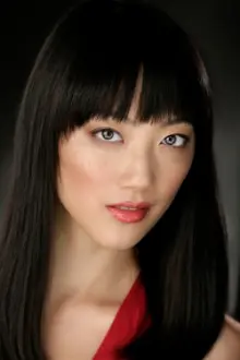 Clara Wong como: Mia